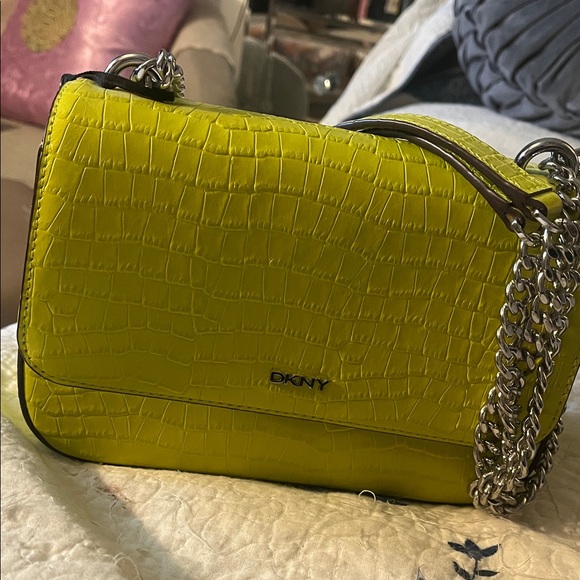 NWT DKNY Neon Lime Green Croc-Embossed Crossbody Bag - Picture 1 of 5